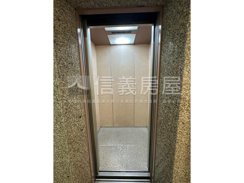 長安西重慶整棟電梯透天房屋室內格局與周邊環境