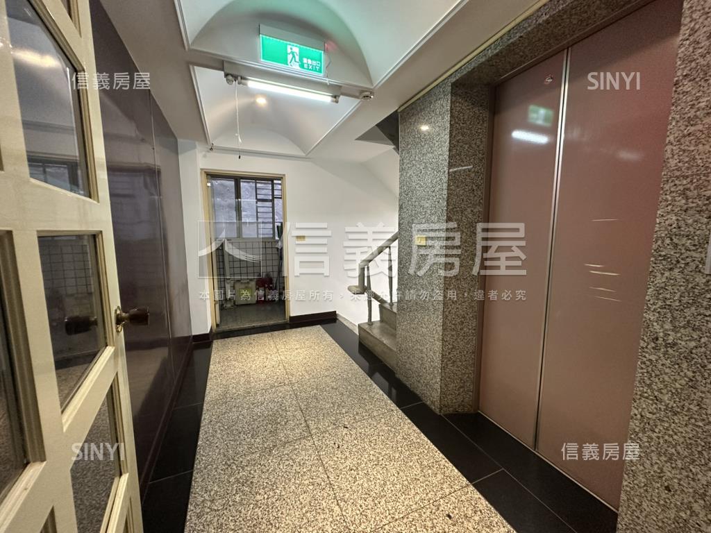 長安西重慶整棟電梯透天房屋室內格局與周邊環境
