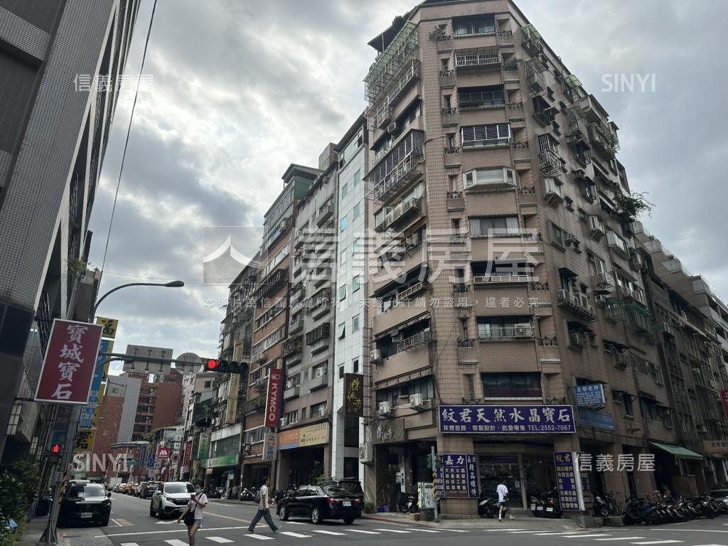 長安西重慶整棟電梯透天房屋室內格局與周邊環境