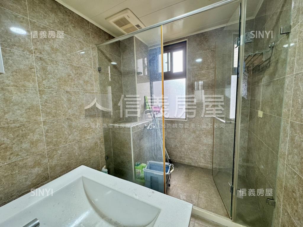 昌平路震後漂亮金店面房屋室內格局與周邊環境