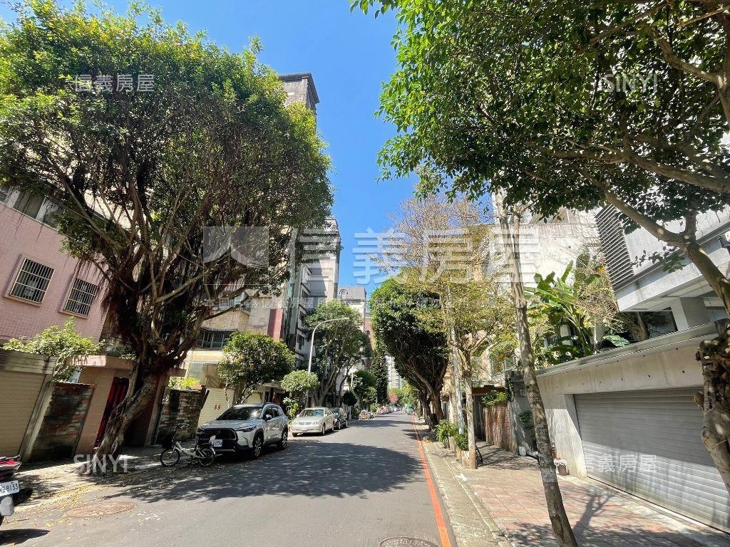 中央新村稀有獨棟透天房屋室內格局與周邊環境