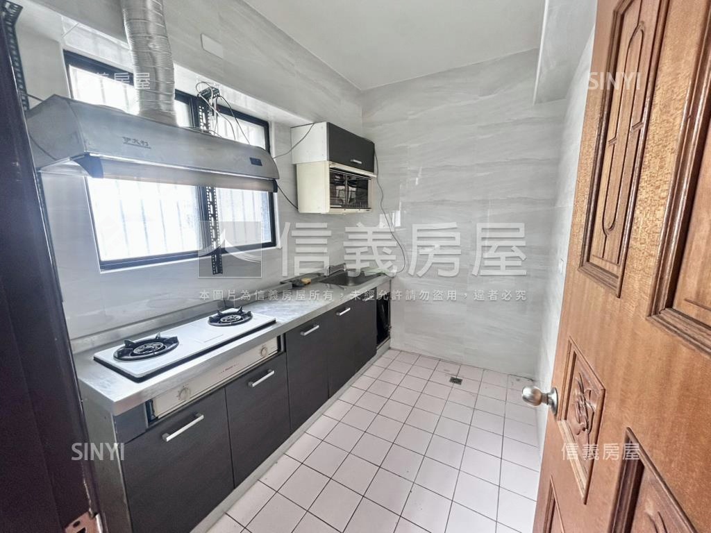 精誠路旁電梯大２房車位房屋室內格局與周邊環境