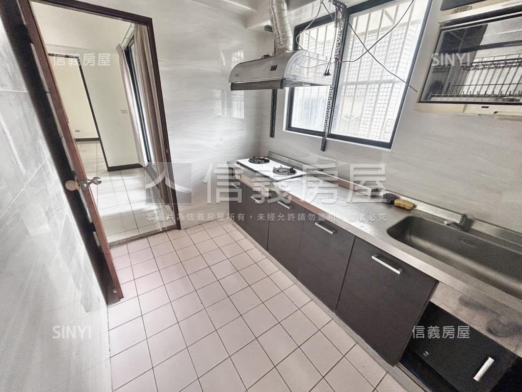 精誠路旁電梯大２房車位房屋室內格局與周邊環境