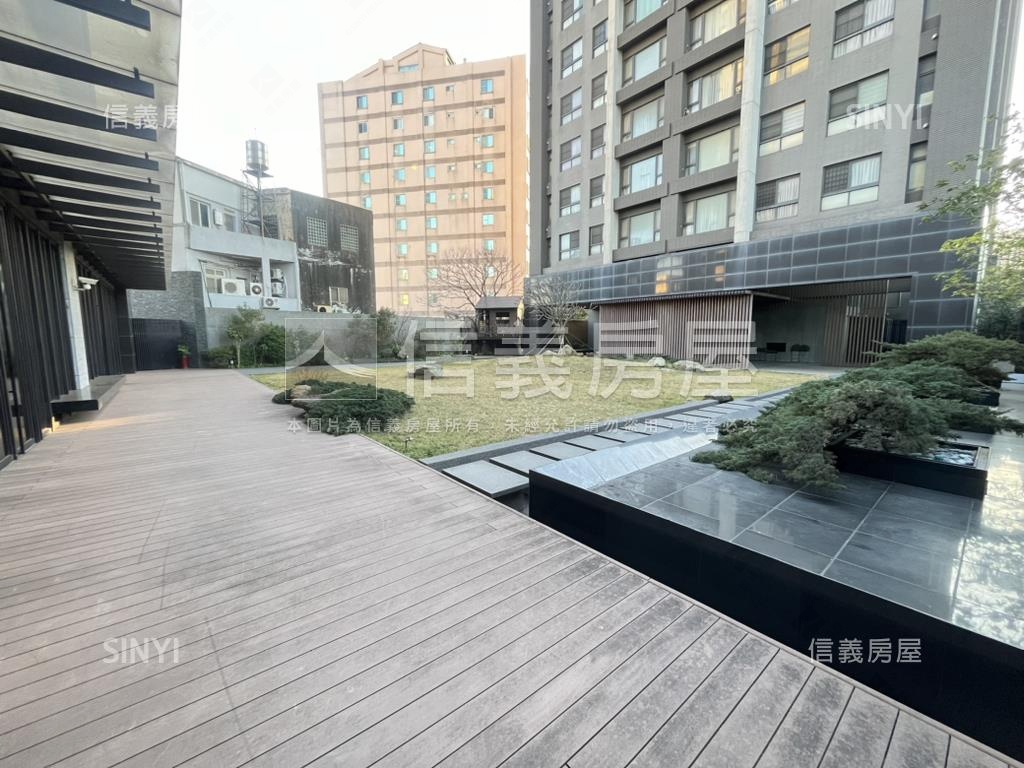近巨城生活圈採光視野三房房屋室內格局與周邊環境