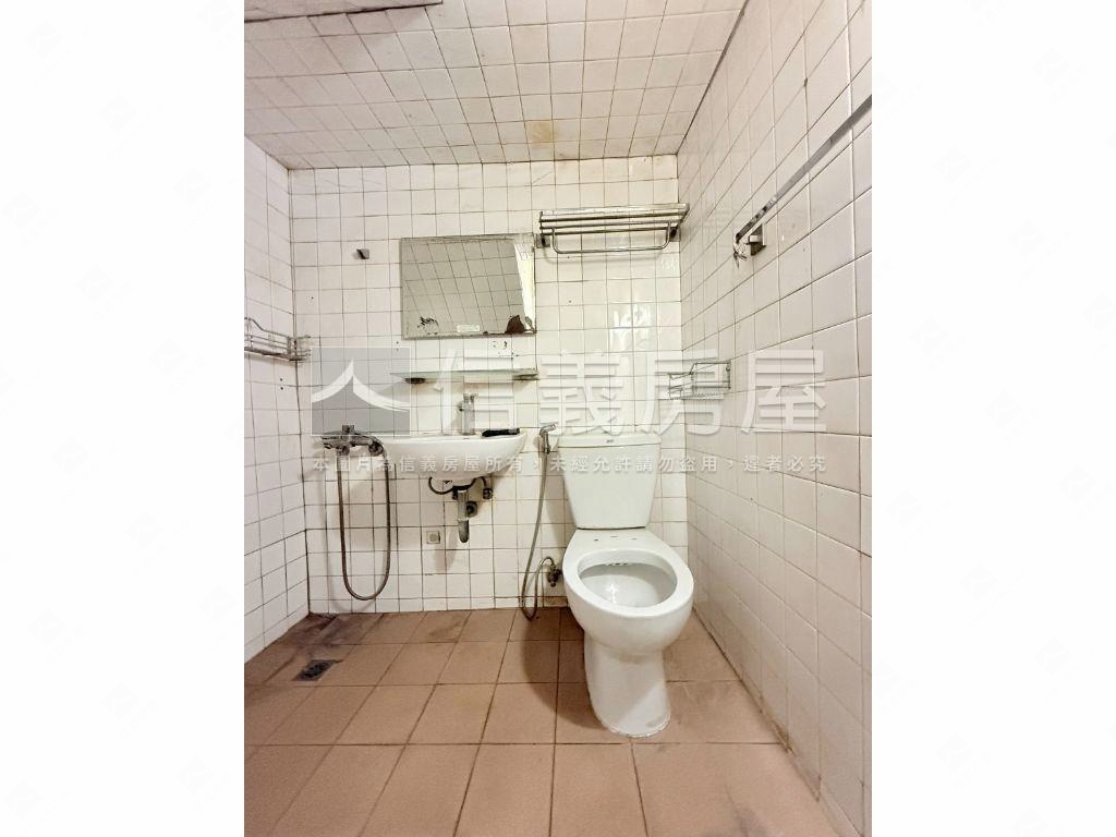 約１５米大路吃市店面透天房屋室內格局與周邊環境