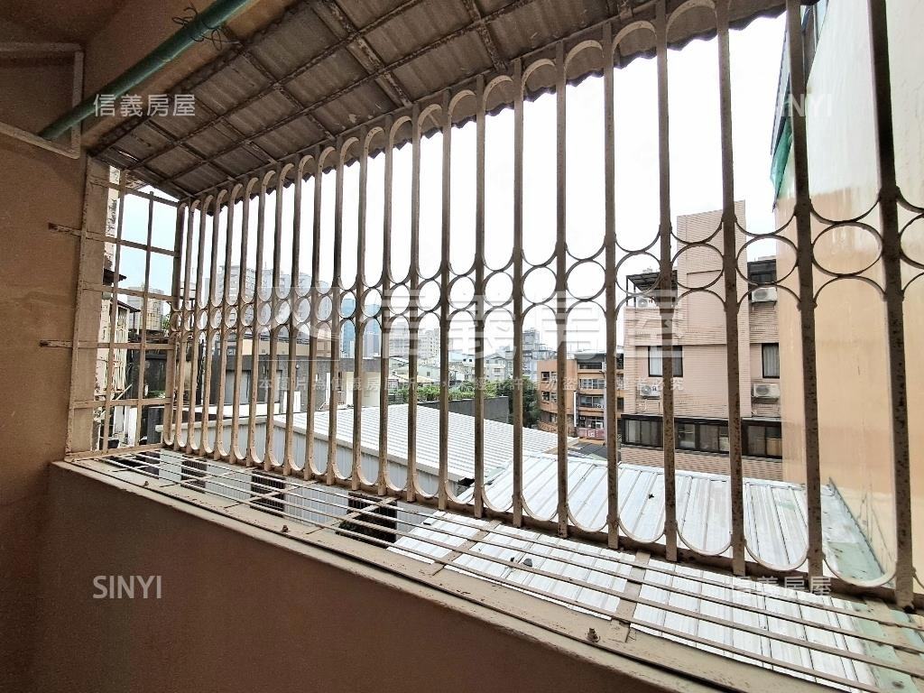專任中國醫商圈美裝潢三房房屋室內格局與周邊環境