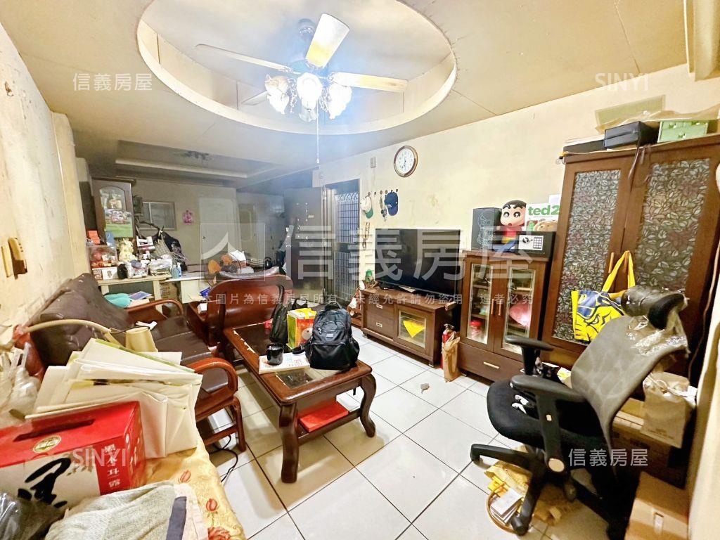 免爬高近捷運●公寓三樓房屋室內格局與周邊環境