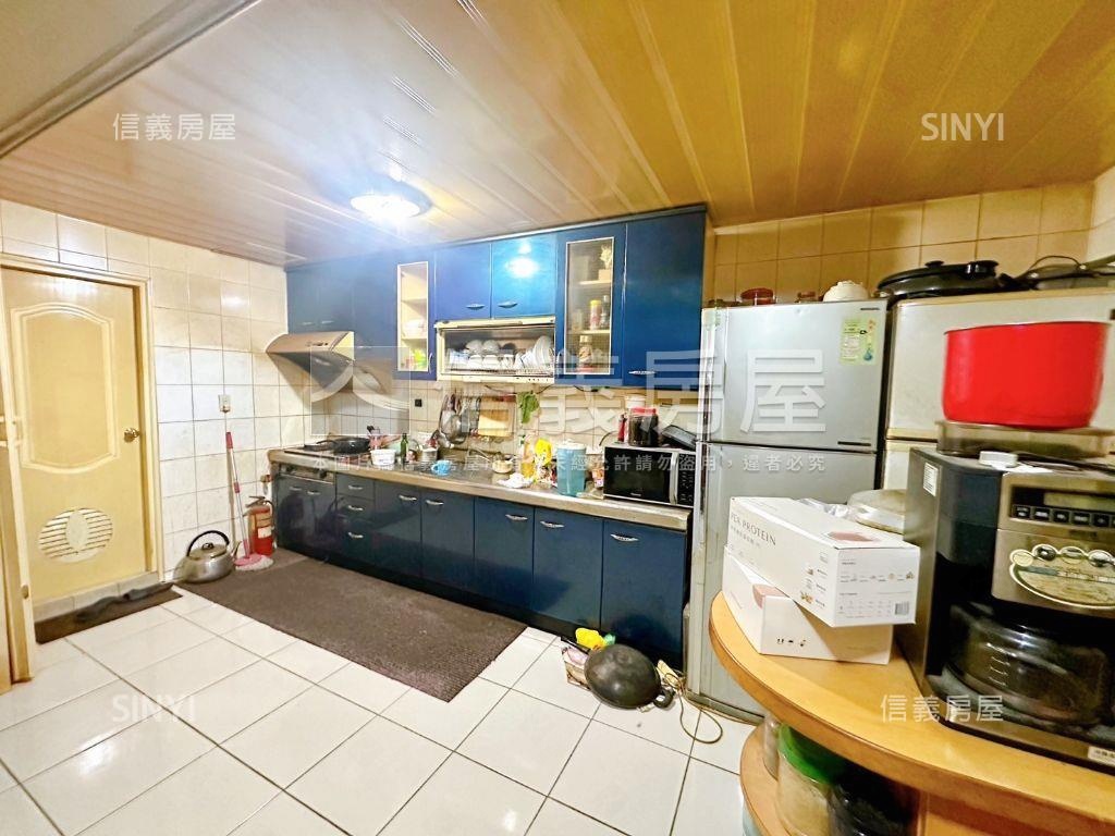 免爬高近捷運●公寓三樓房屋室內格局與周邊環境