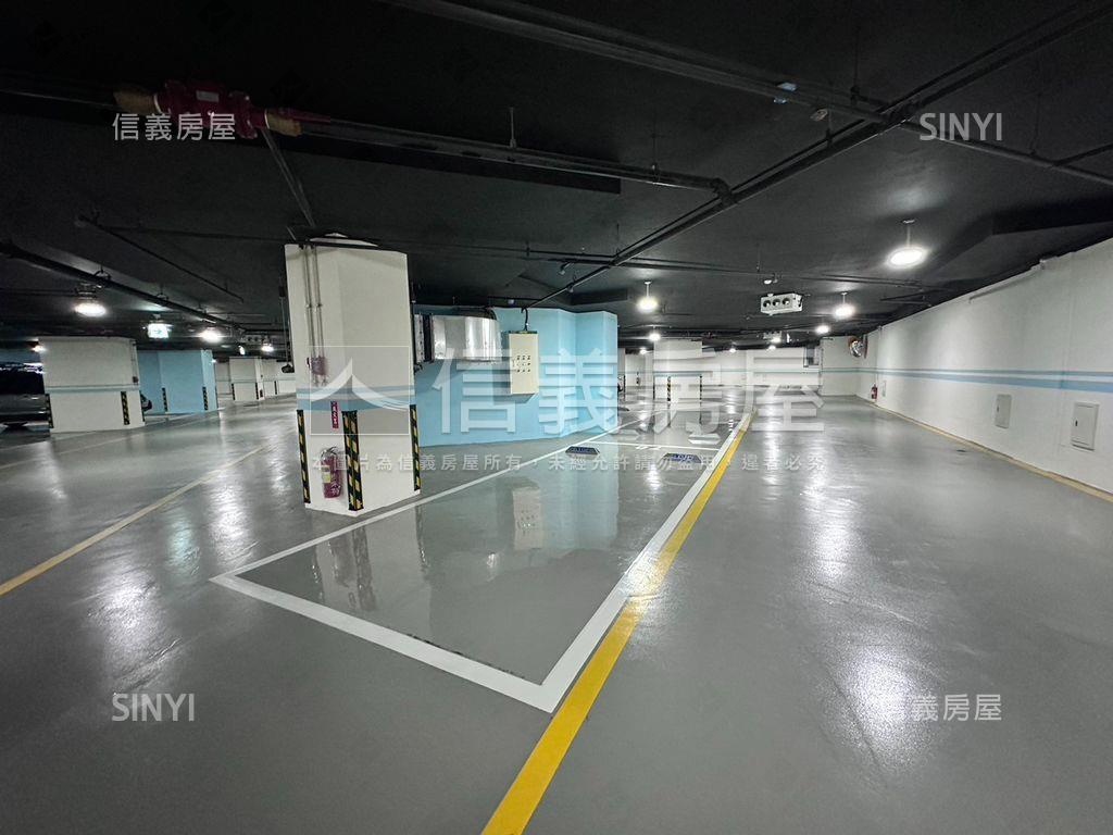 中都高奢裝潢三房平車房屋室內格局與周邊環境