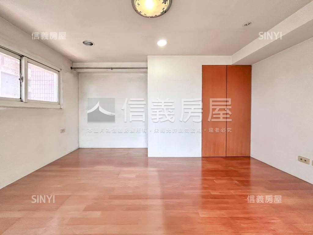 中研二期．山光明媚挑高宅房屋室內格局與周邊環境