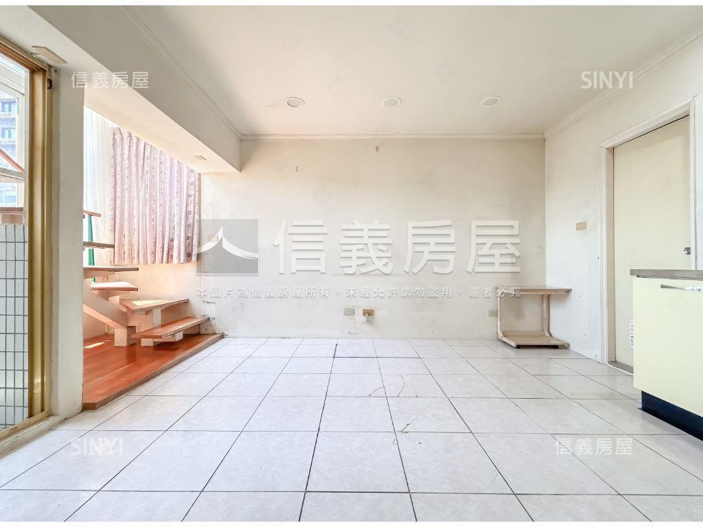 中研二期．山光明媚挑高宅房屋室內格局與周邊環境