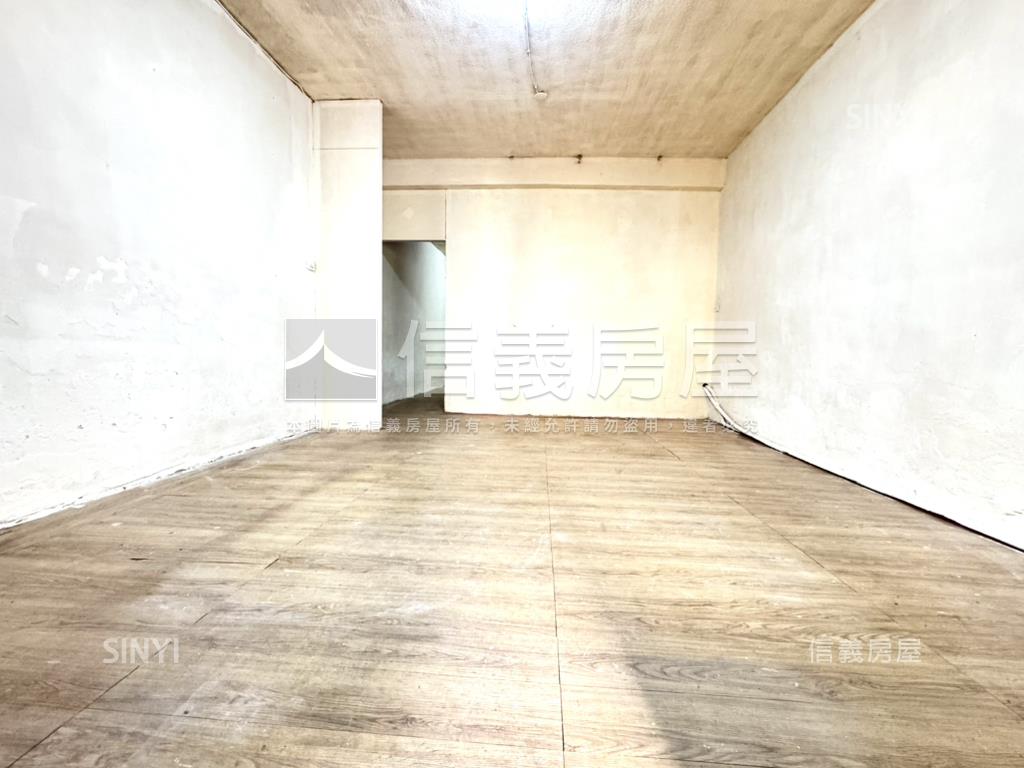 專任稀有大里低總價透天房屋室內格局與周邊環境