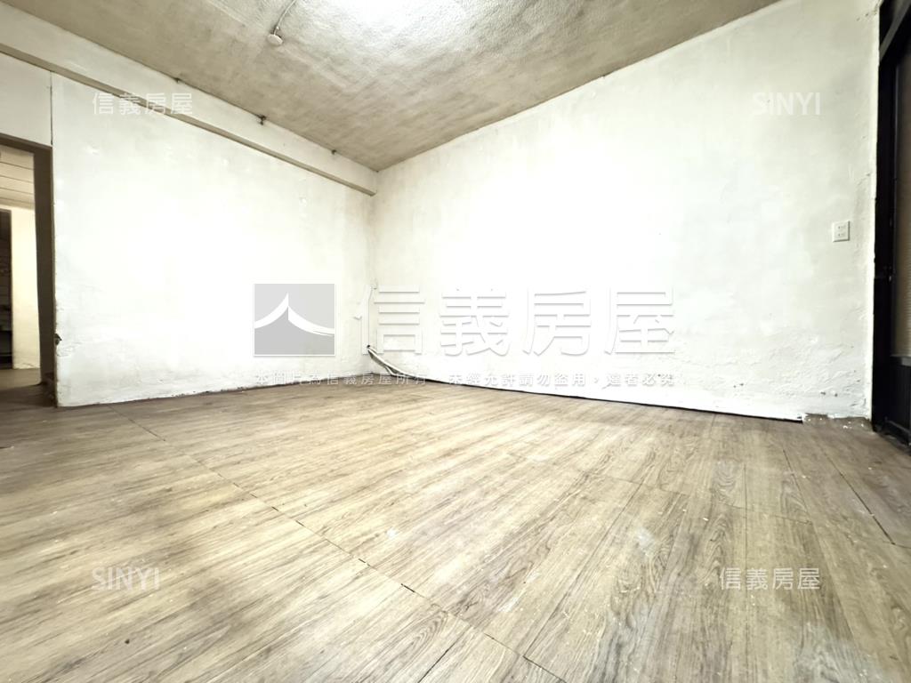 專任稀有大里低總價透天房屋室內格局與周邊環境