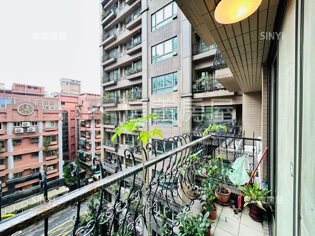 專任花園經典四房車位房屋室內格局與周邊環境