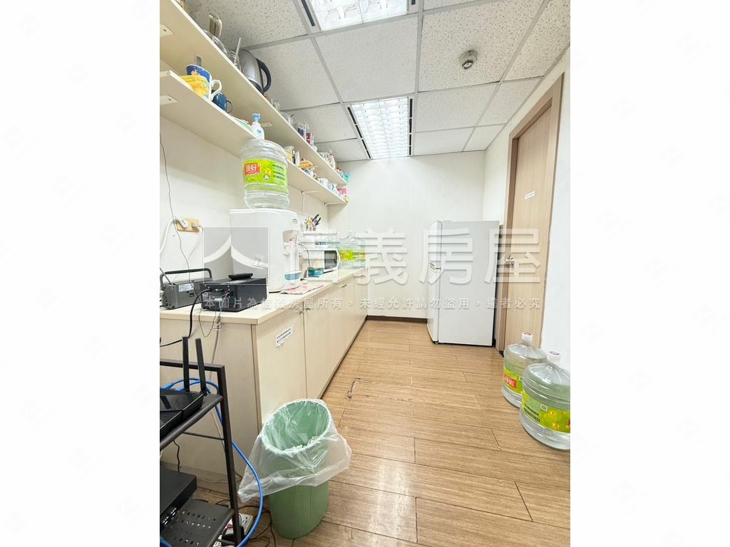 正忠孝東路家美氣派辦公房屋室內格局與周邊環境