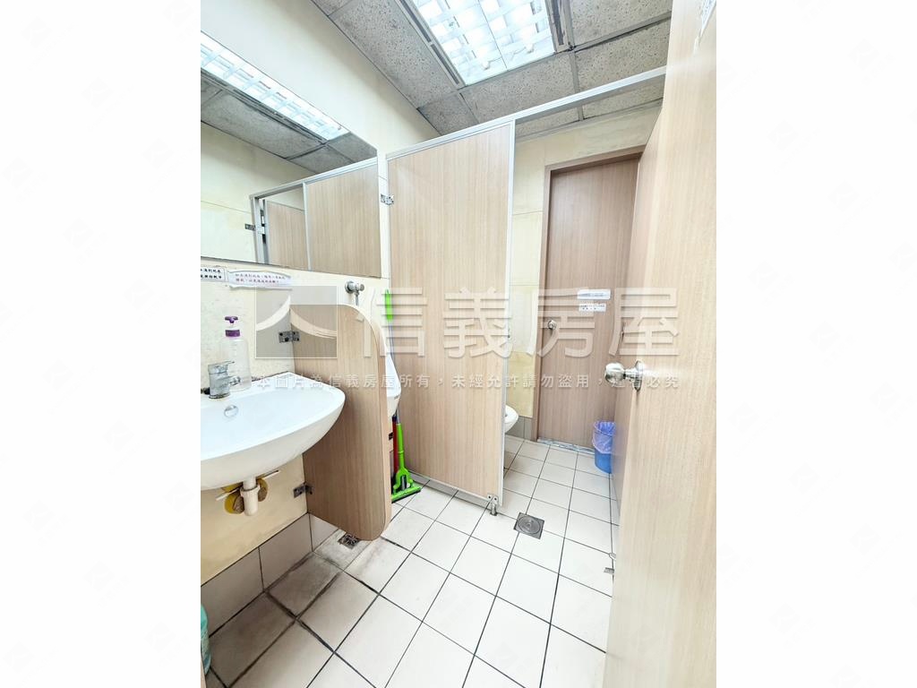 正忠孝東路家美氣派辦公房屋室內格局與周邊環境