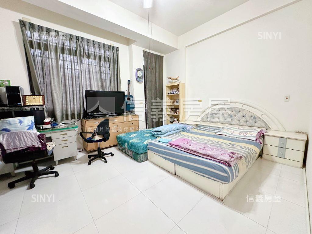 十期商圈臨路車庫別墅房屋室內格局與周邊環境