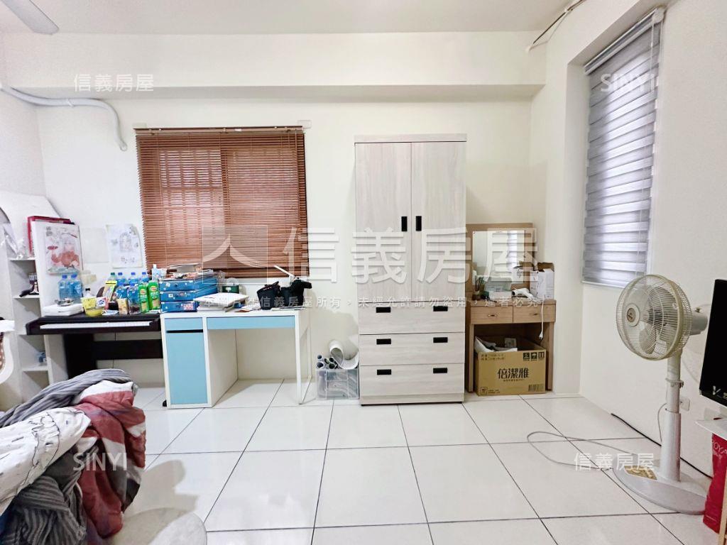 十期商圈臨路車庫別墅房屋室內格局與周邊環境