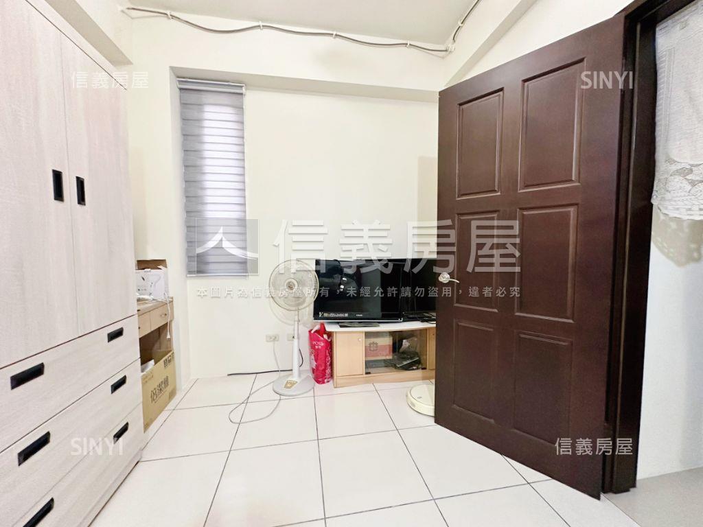 十期商圈臨路車庫別墅房屋室內格局與周邊環境