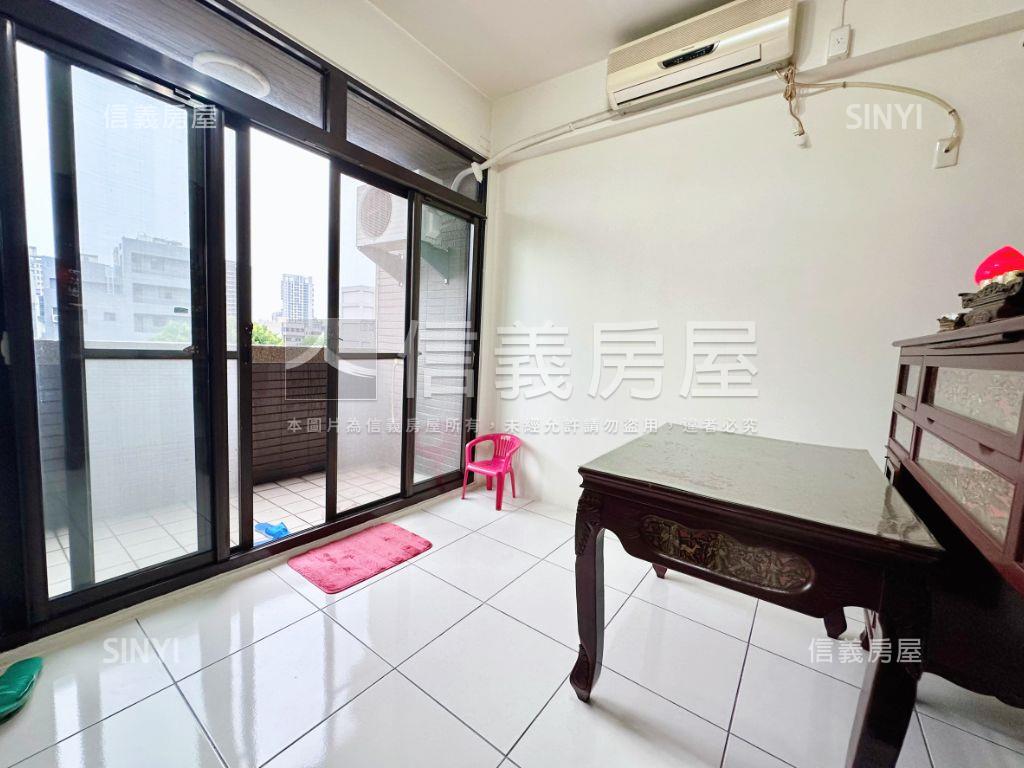 十期商圈臨路車庫別墅房屋室內格局與周邊環境