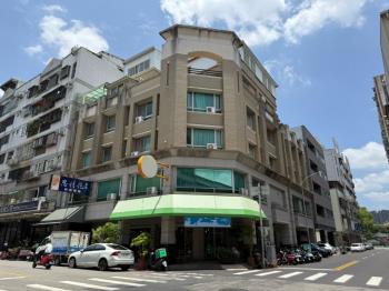 精誠路大面寬整棟收租角店