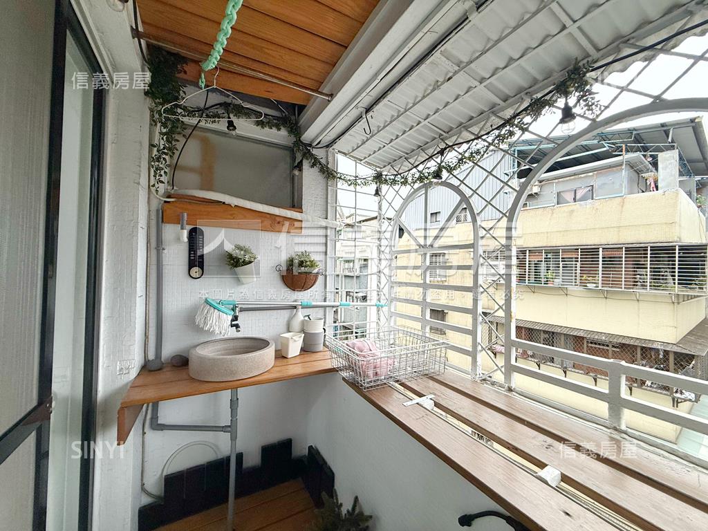 石牌國小－公寓邊間帶車位房屋室內格局與周邊環境