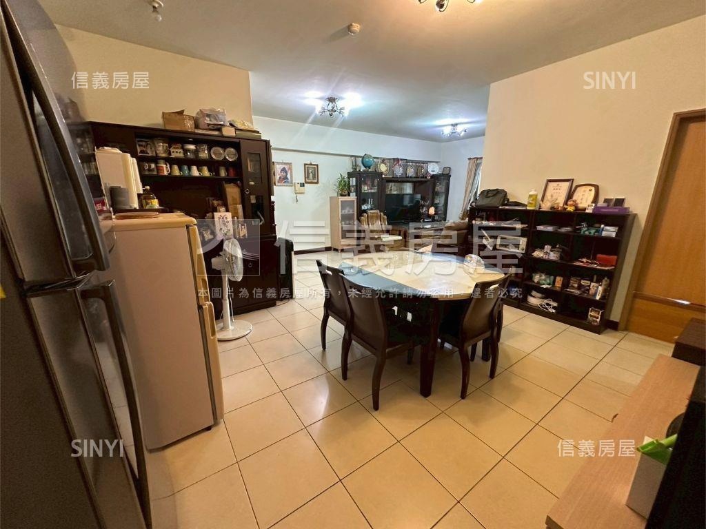 空一六區採光三房房屋室內格局與周邊環境