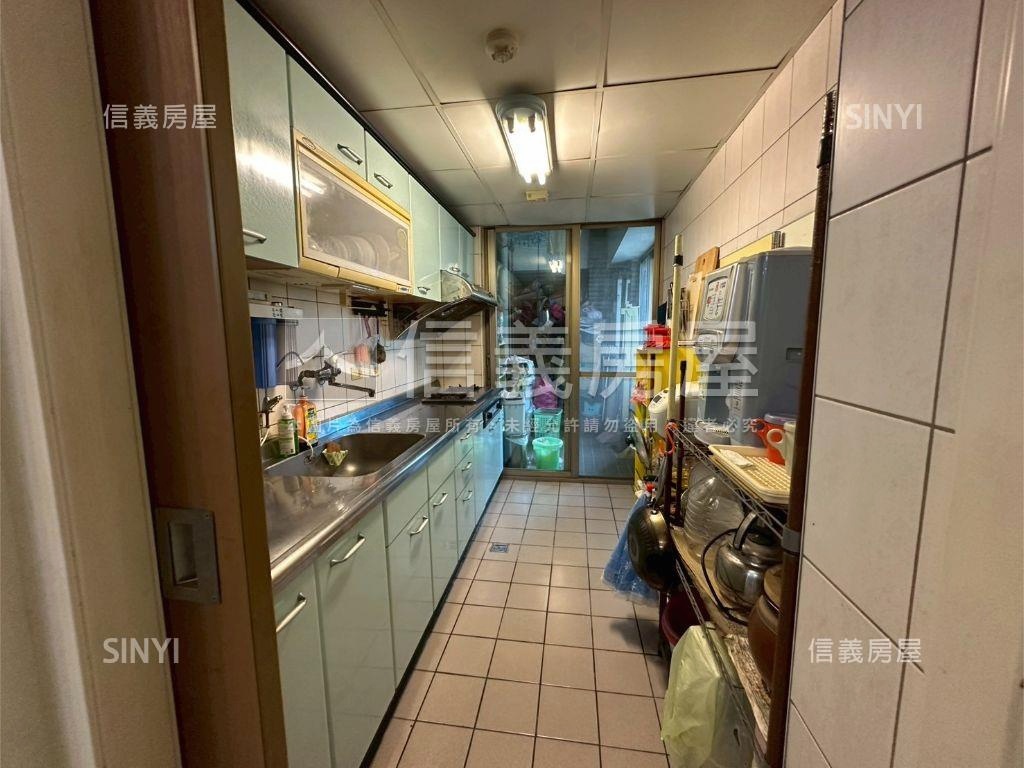 空一六區採光三房房屋室內格局與周邊環境