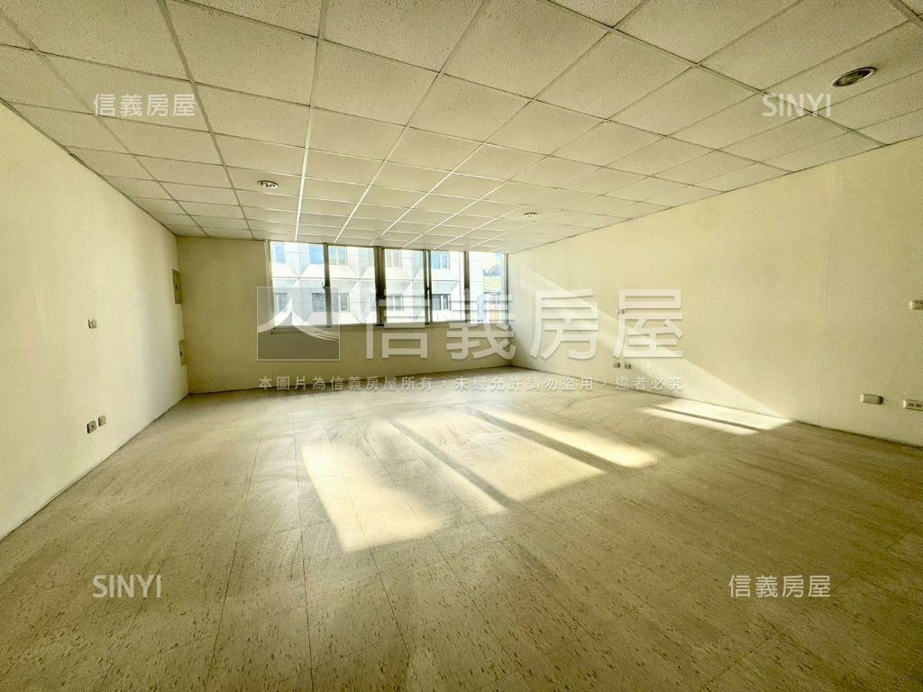 專任近火車站大面寬金透店房屋室內格局與周邊環境