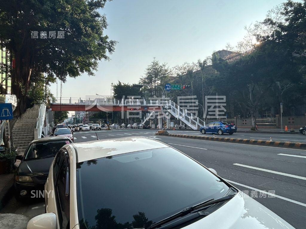 超讚進化路黃金透套房屋室內格局與周邊環境