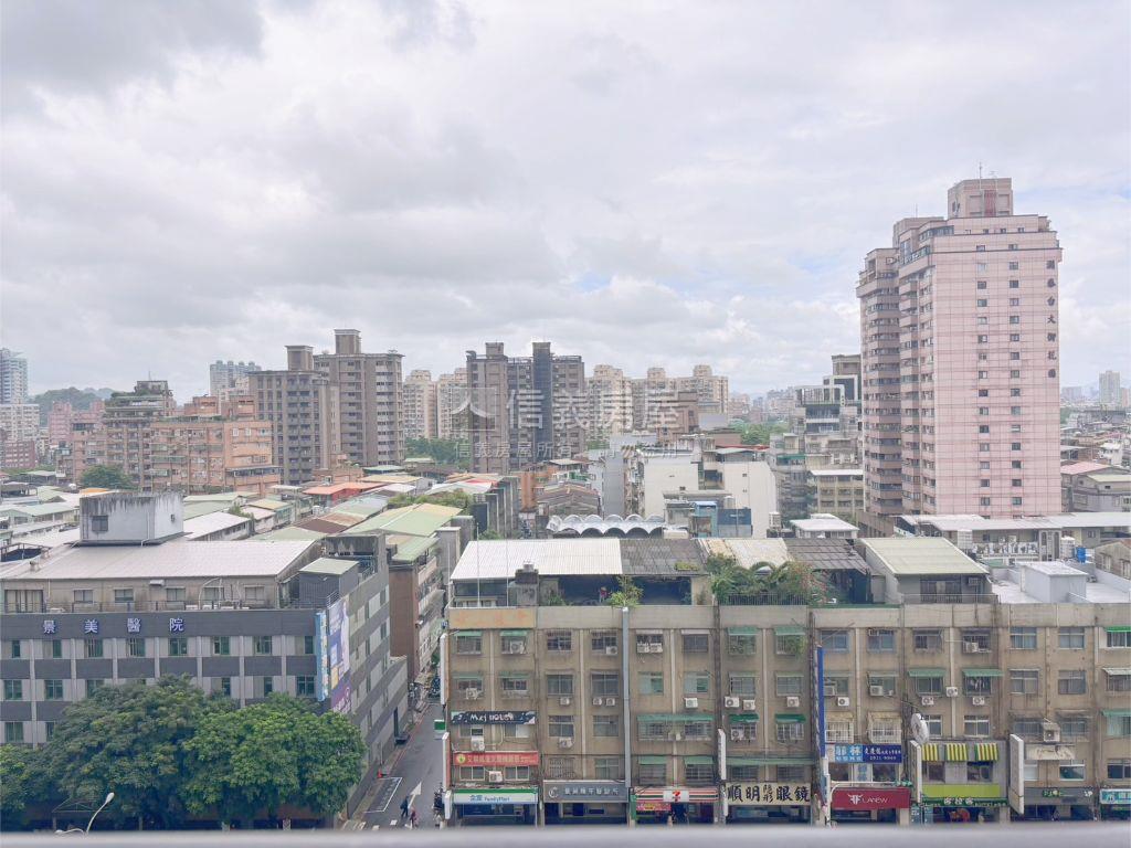 岳泰峰範三房房屋室內格局與周邊環境