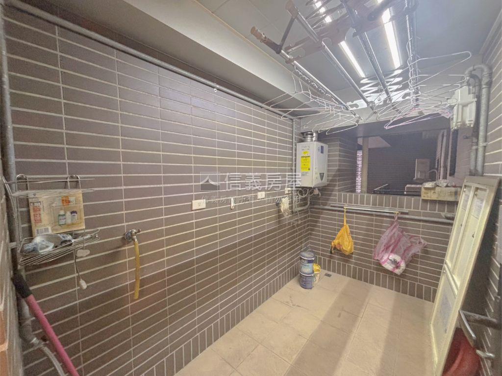 岳泰峰範三房房屋室內格局與周邊環境