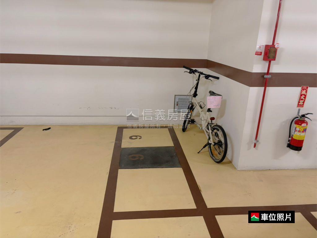 岳泰峰範三房房屋室內格局與周邊環境