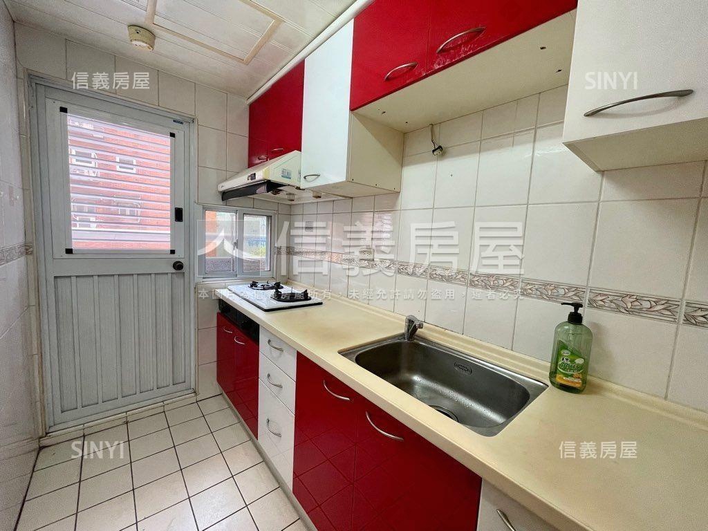 國賓邊間綠景美邸房屋室內格局與周邊環境