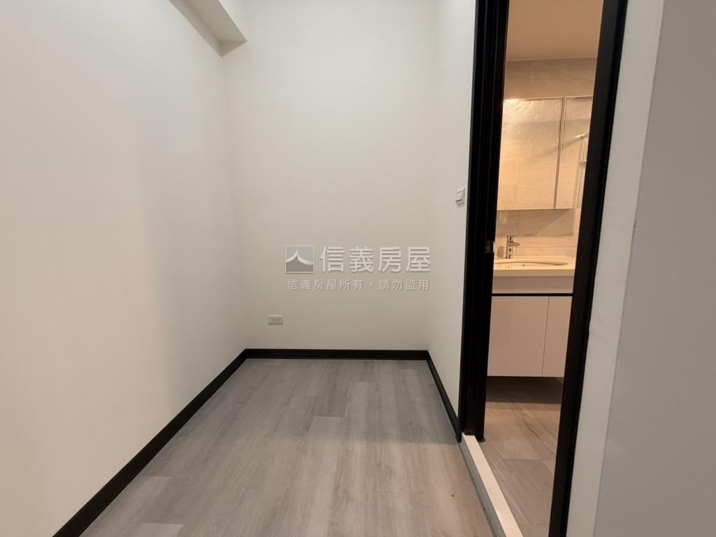 急售朝南新成屋四房雙平車房屋室內格局與周邊環境