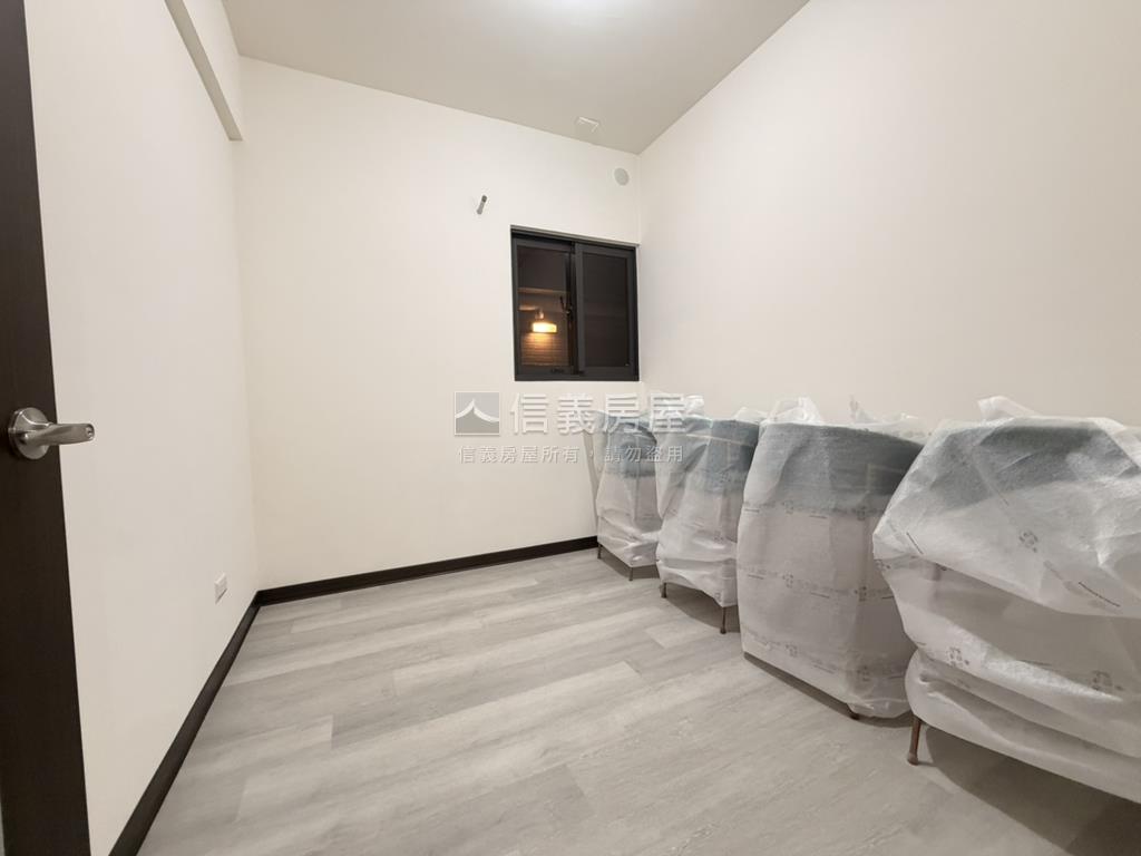 急售朝南新成屋四房雙平車房屋室內格局與周邊環境