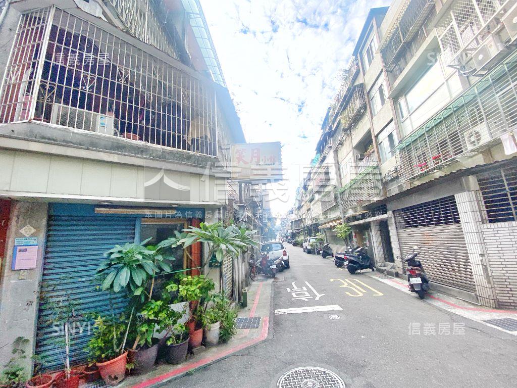 中山☆捷運低總黃金店面房屋室內格局與周邊環境