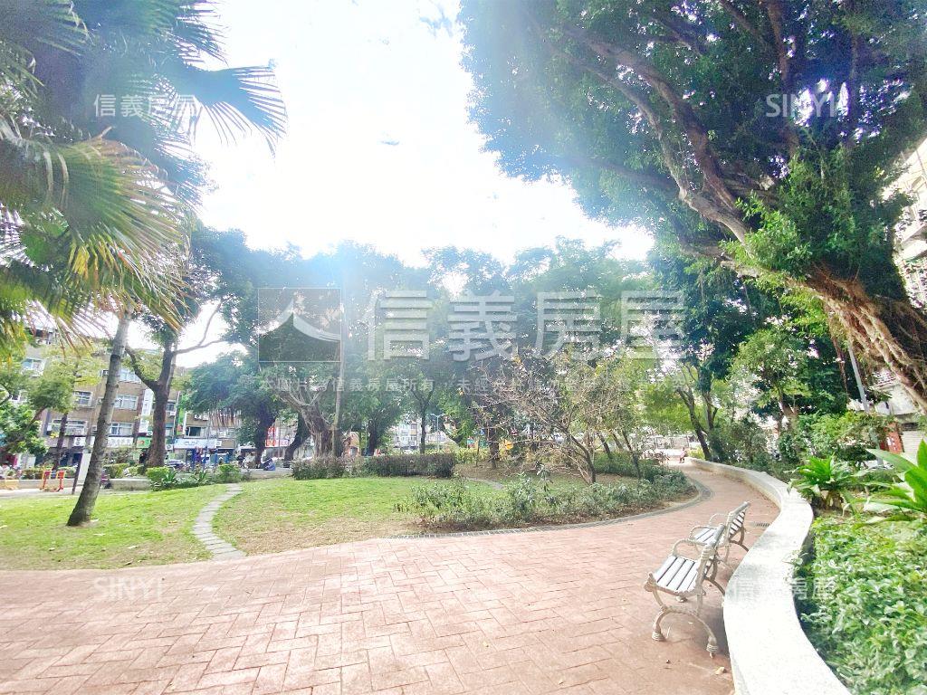 中山☆捷運低總黃金店面房屋室內格局與周邊環境