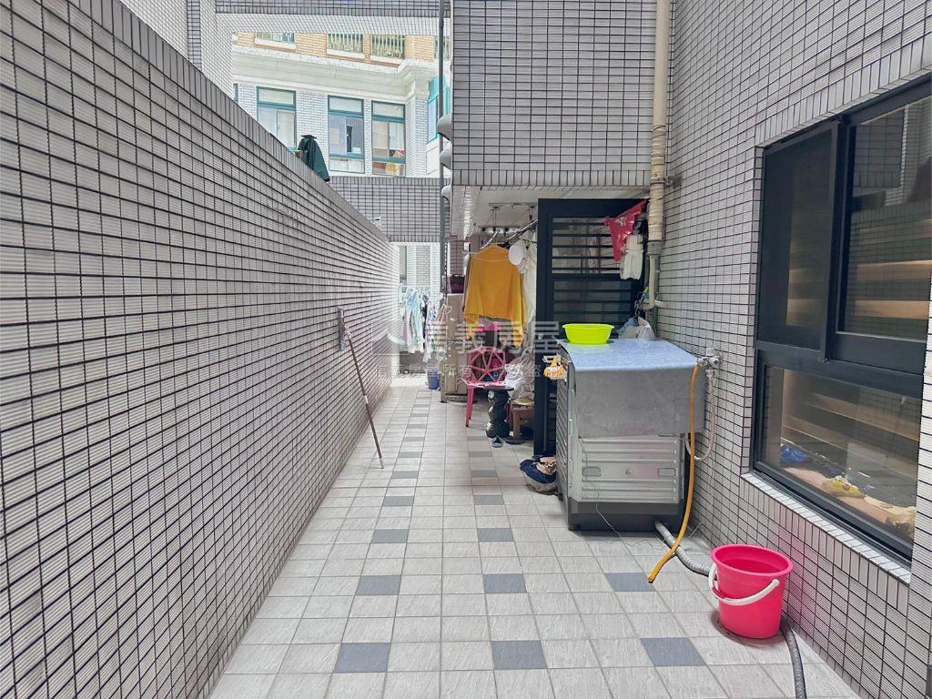 全坤建設氣派亮麗３房車位房屋室內格局與周邊環境
