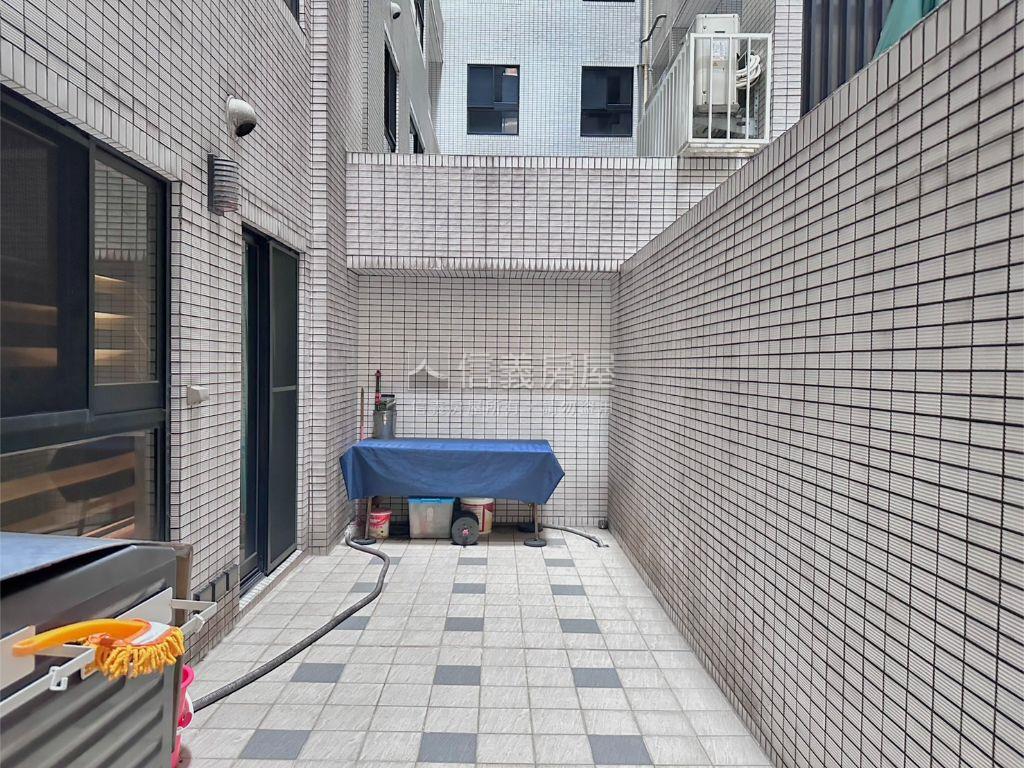 全坤建設氣派亮麗３房車位房屋室內格局與周邊環境