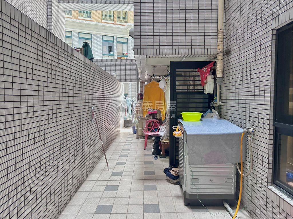 全坤建設氣派亮麗３房車位房屋室內格局與周邊環境