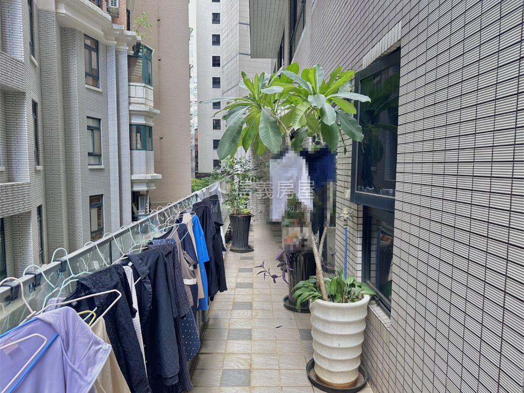 全坤建設氣派亮麗３房車位房屋室內格局與周邊環境