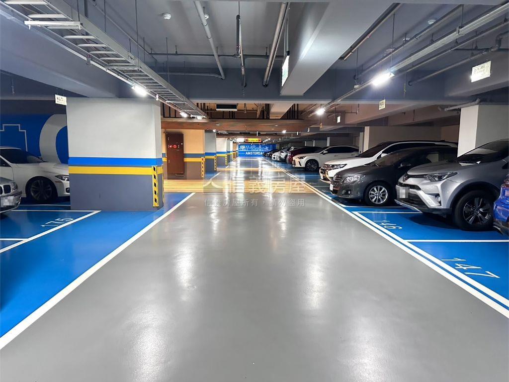 全坤建設氣派亮麗３房車位房屋室內格局與周邊環境