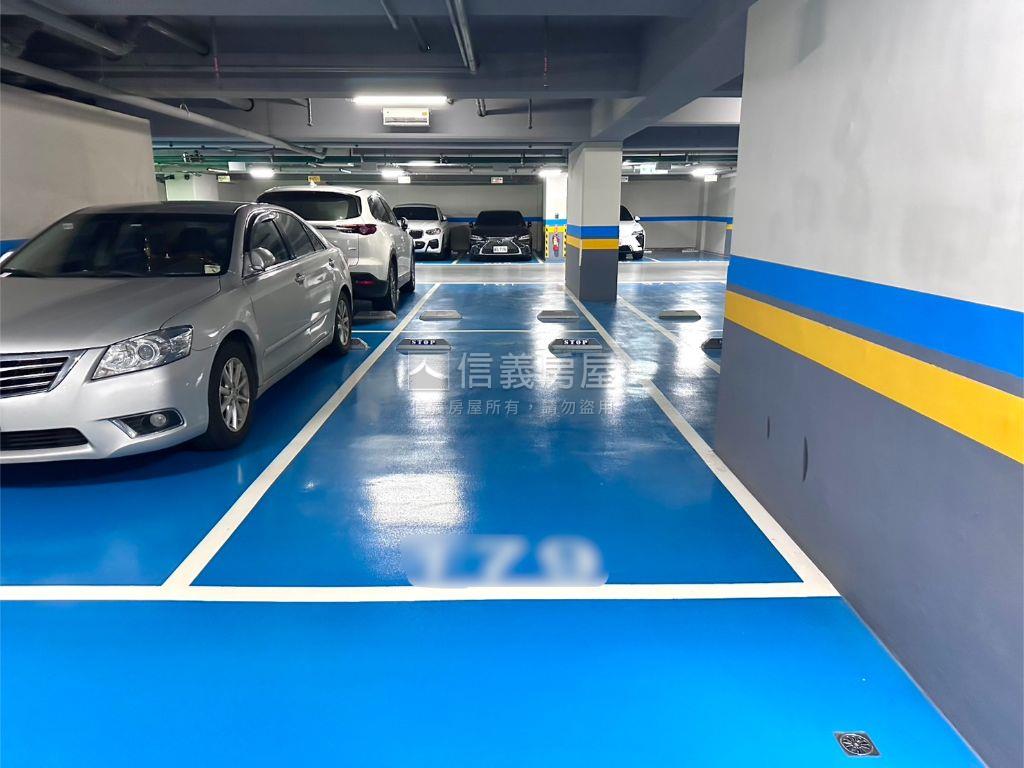 全坤建設氣派亮麗３房車位房屋室內格局與周邊環境