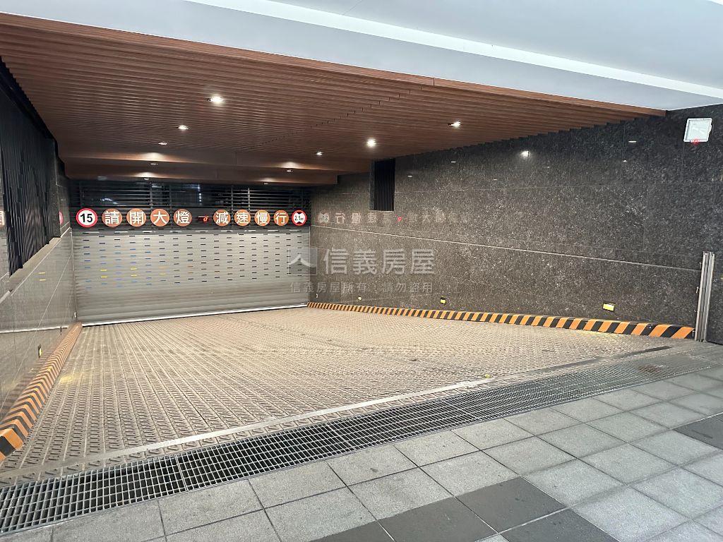 全坤建設氣派亮麗３房車位房屋室內格局與周邊環境
