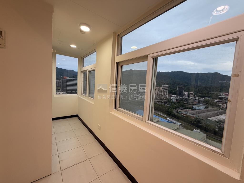 摩天鎮遠景三房美屋房屋室內格局與周邊環境