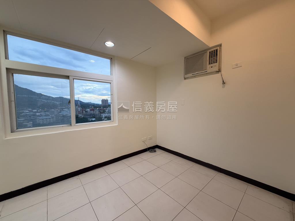 摩天鎮遠景三房美屋房屋室內格局與周邊環境