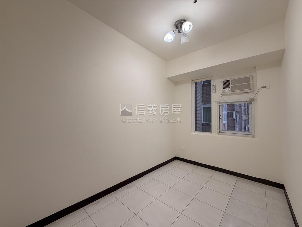 摩天鎮遠景三房美屋房屋室內格局與周邊環境