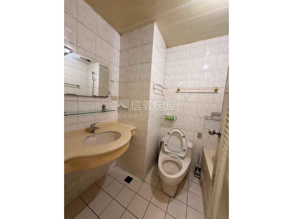 摩天鎮遠景三房美屋房屋室內格局與周邊環境