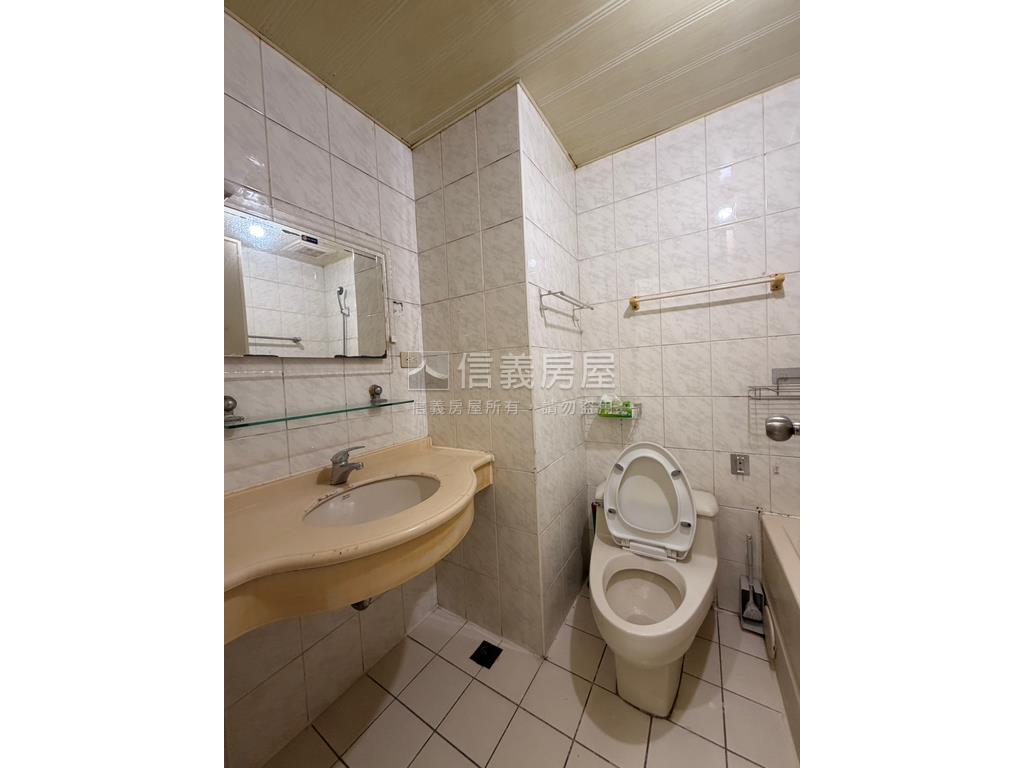 摩天鎮遠景三房美屋房屋室內格局與周邊環境